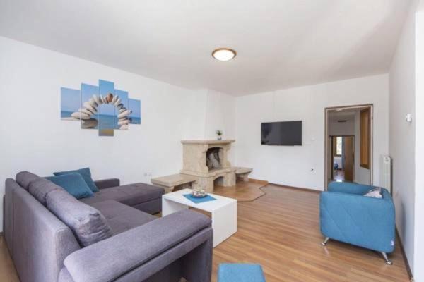 Apartments "Alen" Nedeščina Eksteriør bilde
