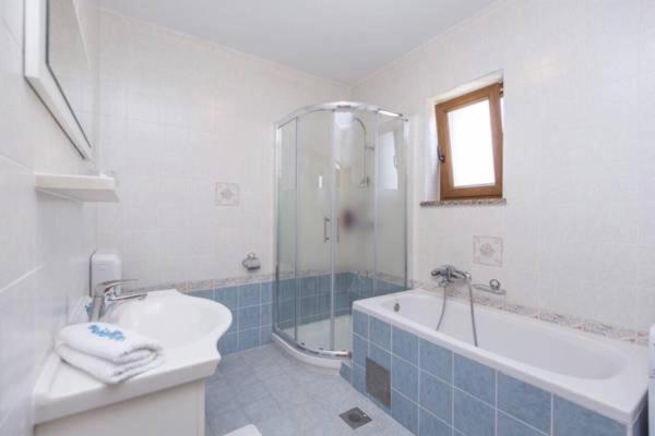 Apartments "Alen" Nedeščina Eksteriør bilde