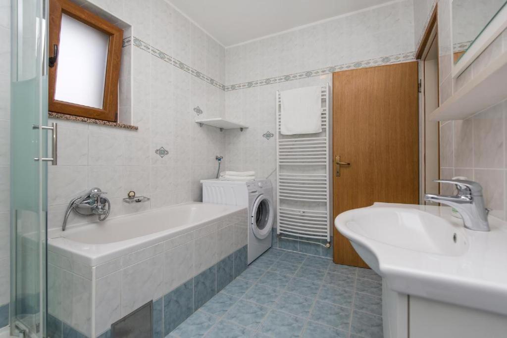 Apartments "Alen" Nedeščina Eksteriør bilde