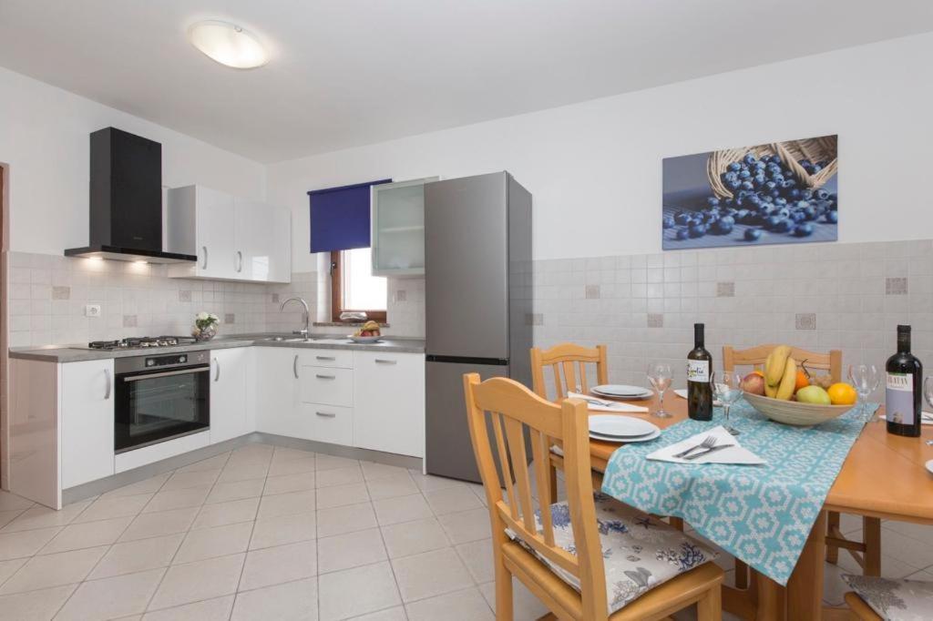 Apartments "Alen" Nedeščina Eksteriør bilde